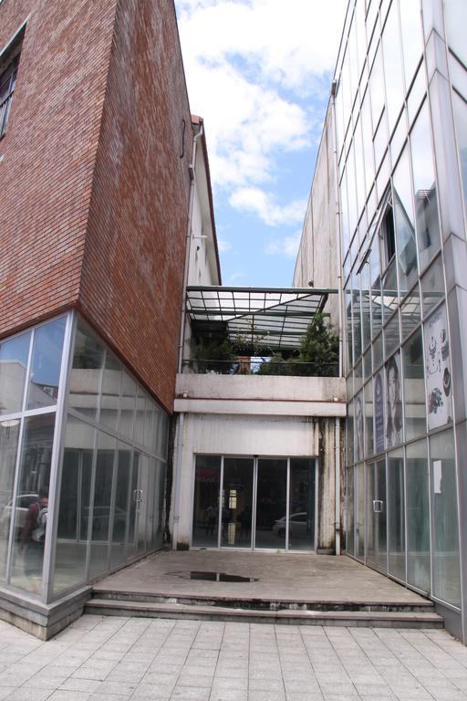 Black-White Rooms Batumi Exterior photo