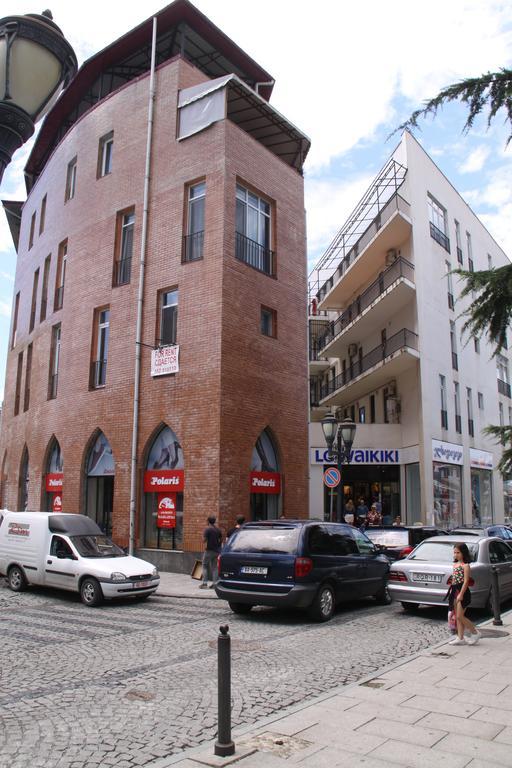 Black-White Rooms Batumi Exterior photo