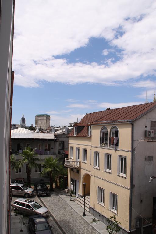 Black-White Rooms Batumi Exterior photo