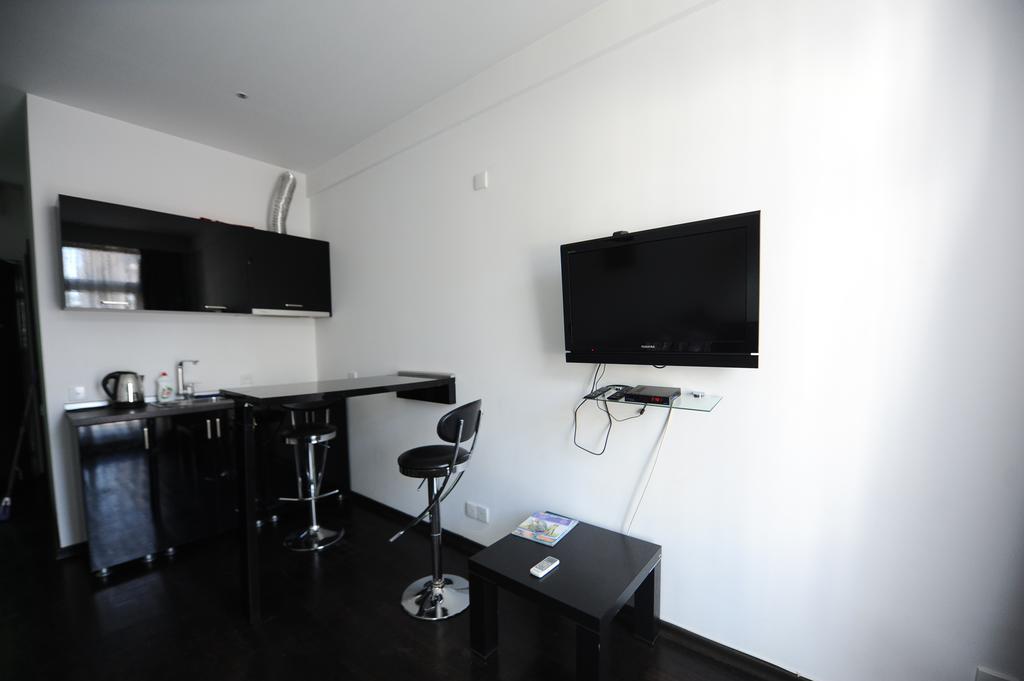 Black-White Rooms Batumi Exterior photo